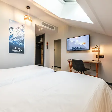 Base Camp - Hotel 3*